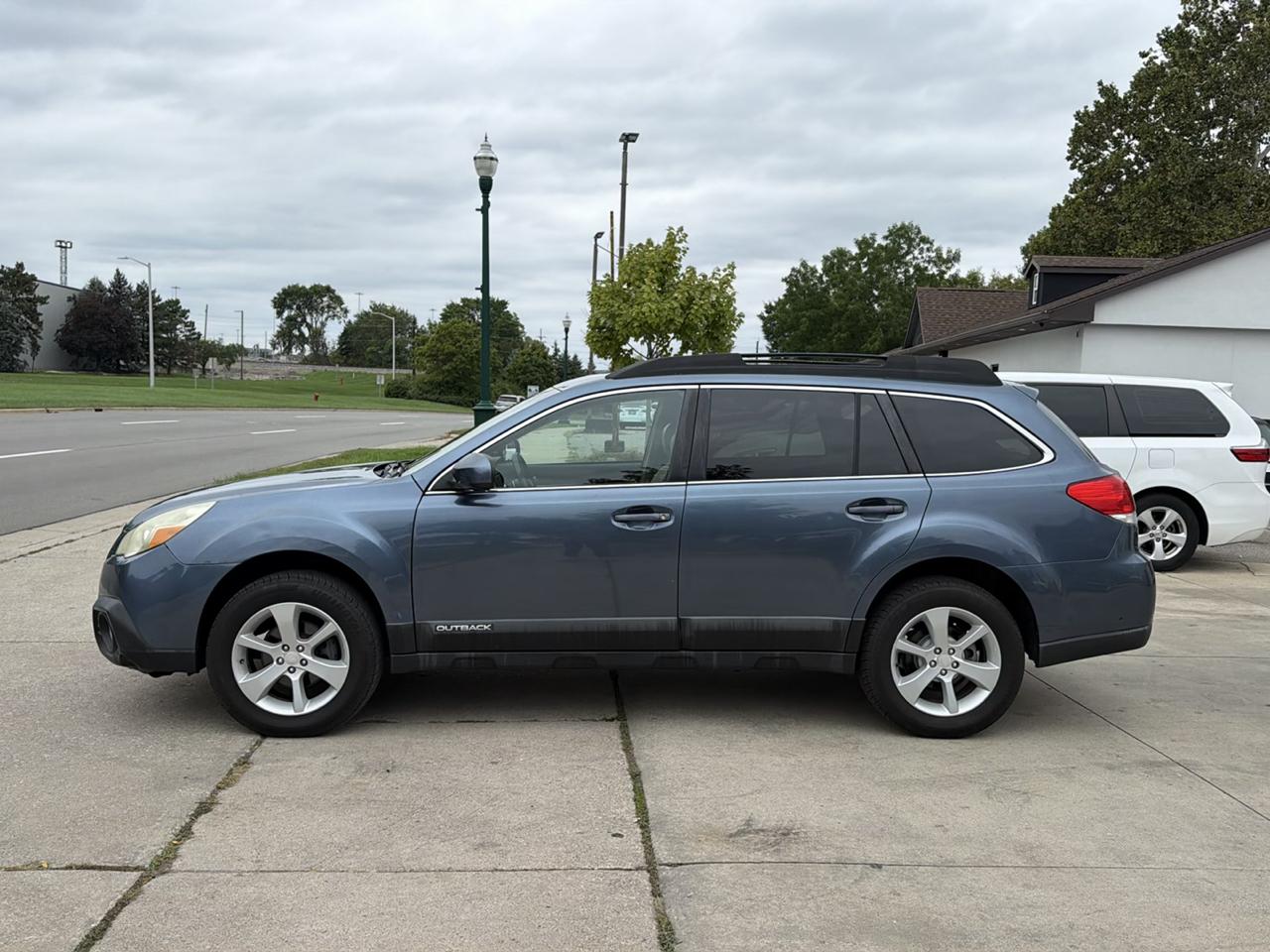 Subaru Outback 4dr Wgn H4 Auto 2.5i Premium 2013