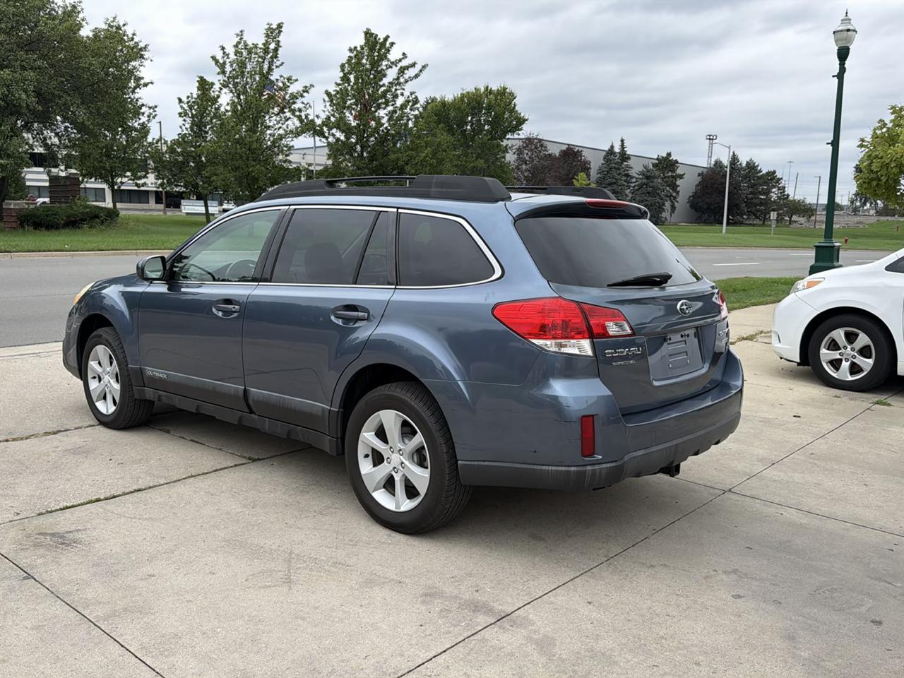 Subaru Outback 4dr Wgn H4 Auto 2.5i Premium 2013