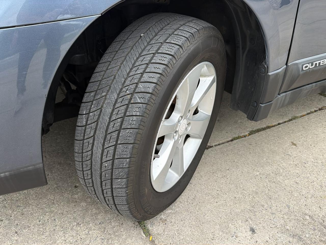 Subaru Outback 4dr Wgn H4 Auto 2.5i Premium 2013