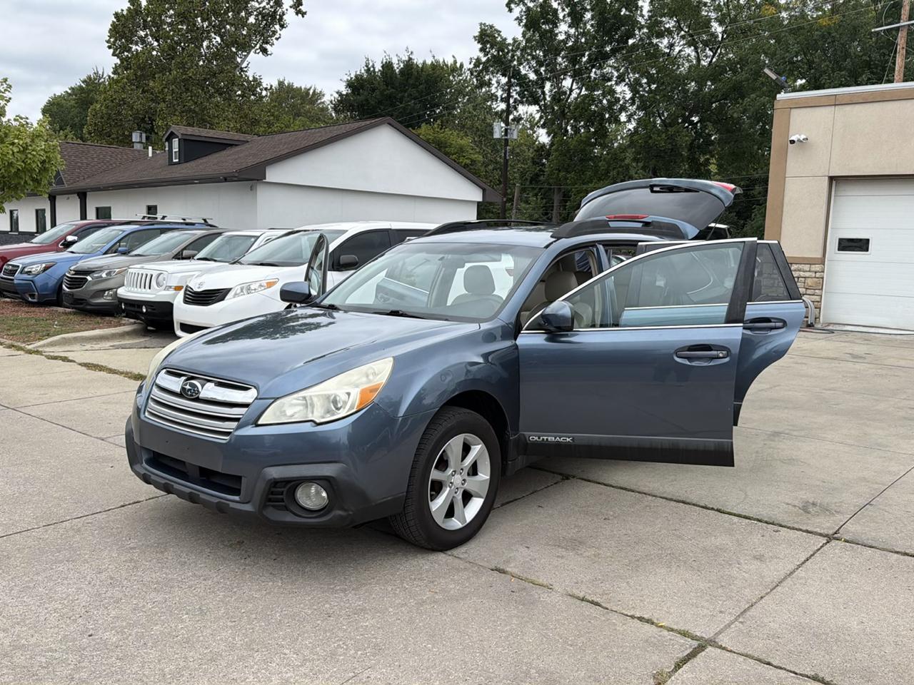 Subaru Outback 4dr Wgn H4 Auto 2.5i Premium 2013