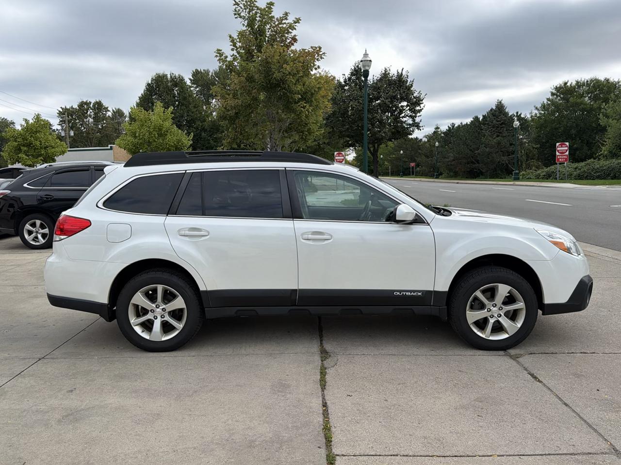 Subaru Outback 4dr Wgn H4 Auto 2.5i Limited 2014