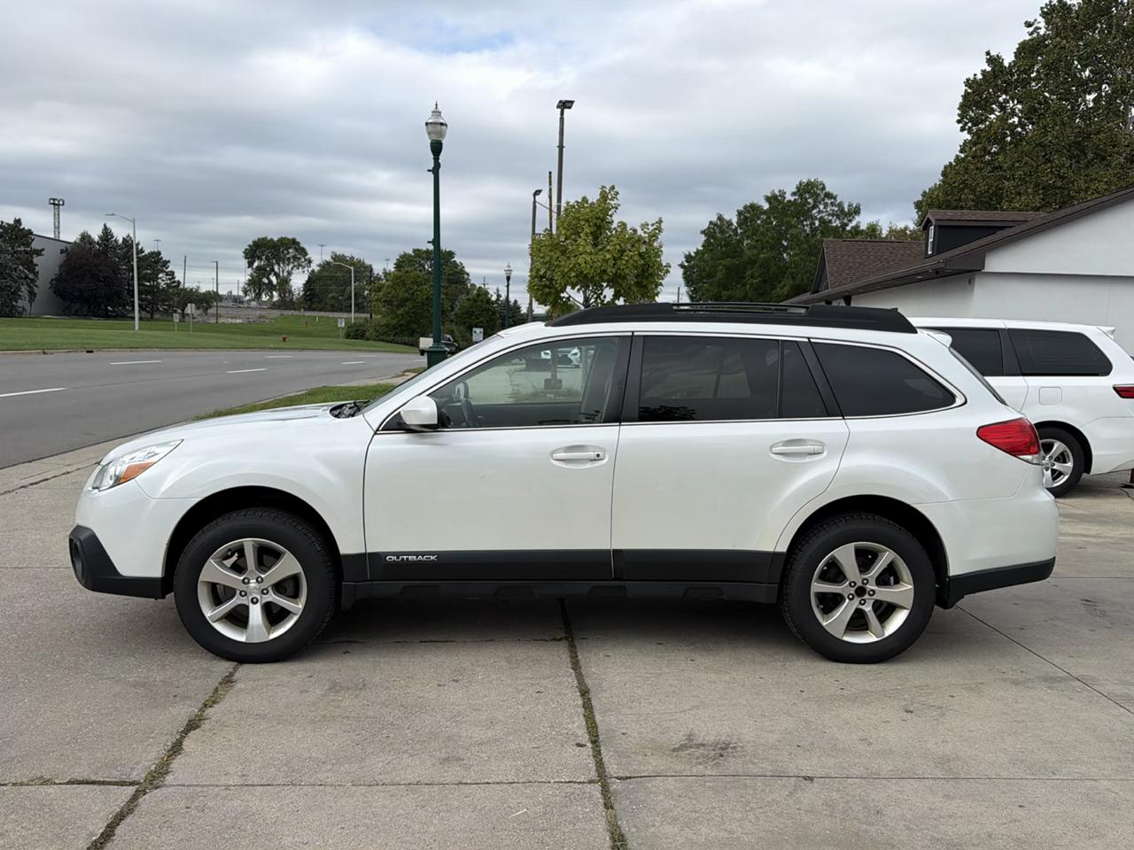 Subaru Outback 4dr Wgn H4 Auto 2.5i Limited 2014