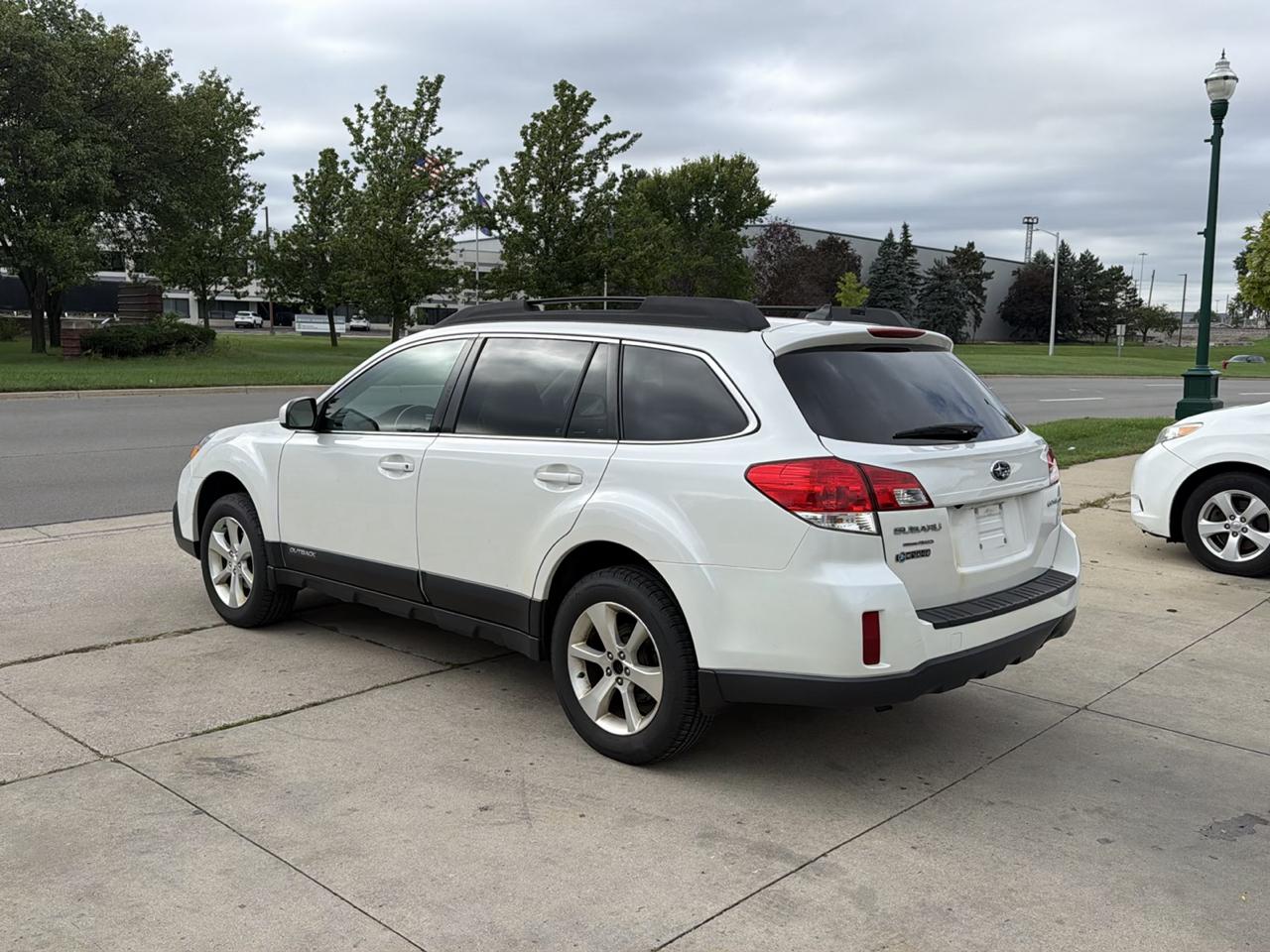Subaru Outback 4dr Wgn H4 Auto 2.5i Limited 2014