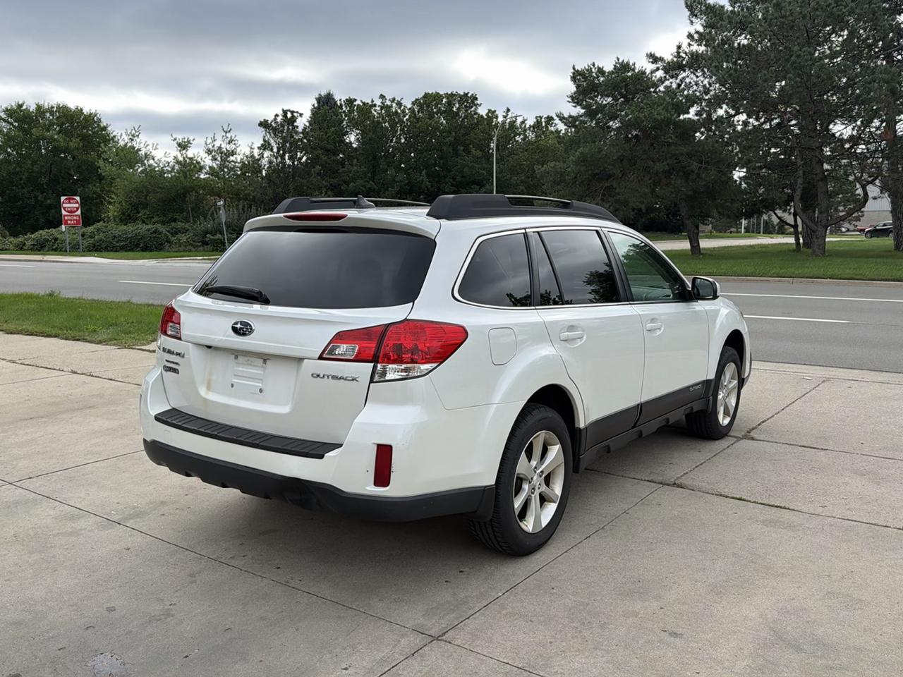 Subaru Outback 4dr Wgn H4 Auto 2.5i Limited 2014
