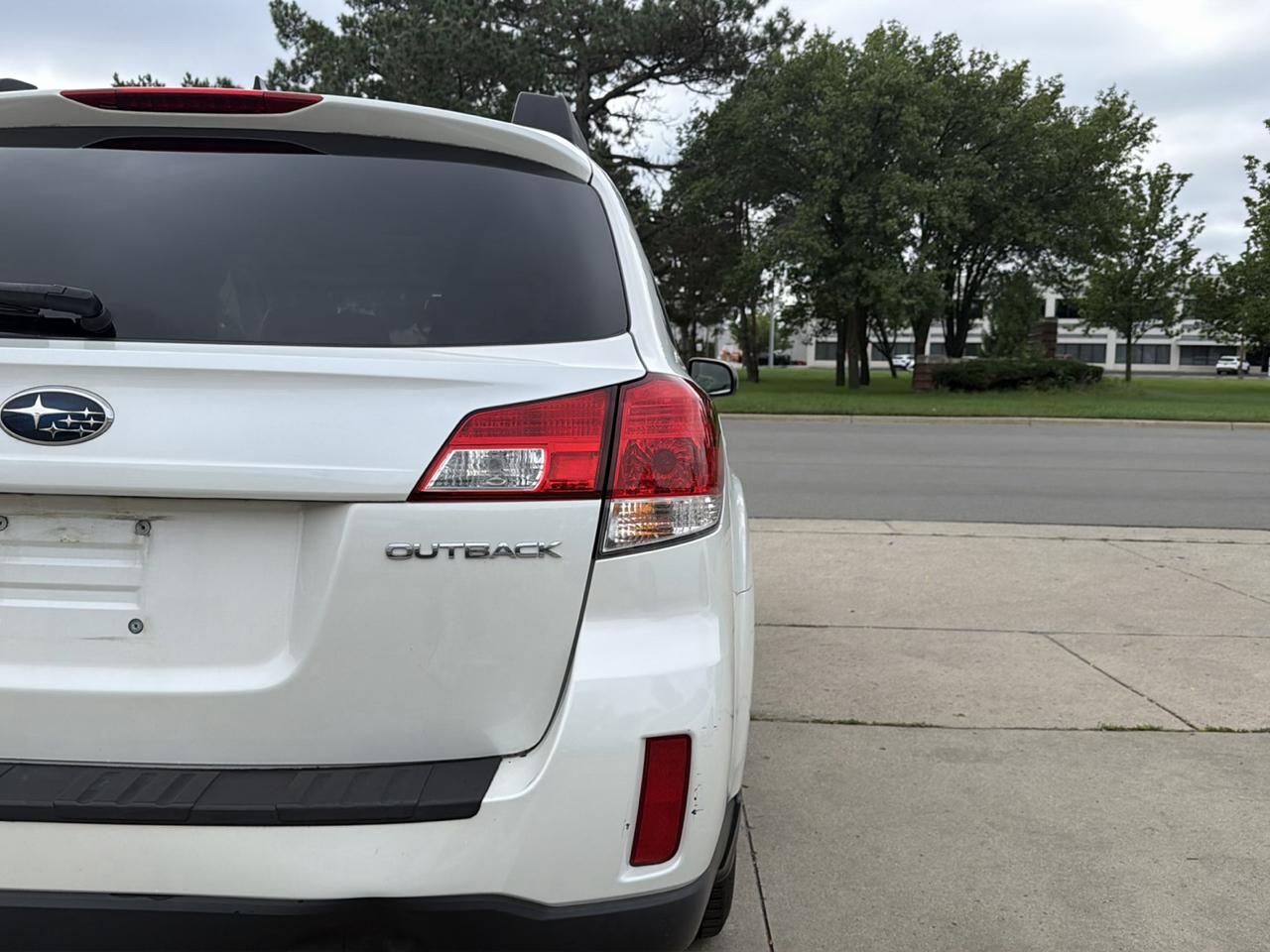 Subaru Outback 4dr Wgn H4 Auto 2.5i Limited 2014
