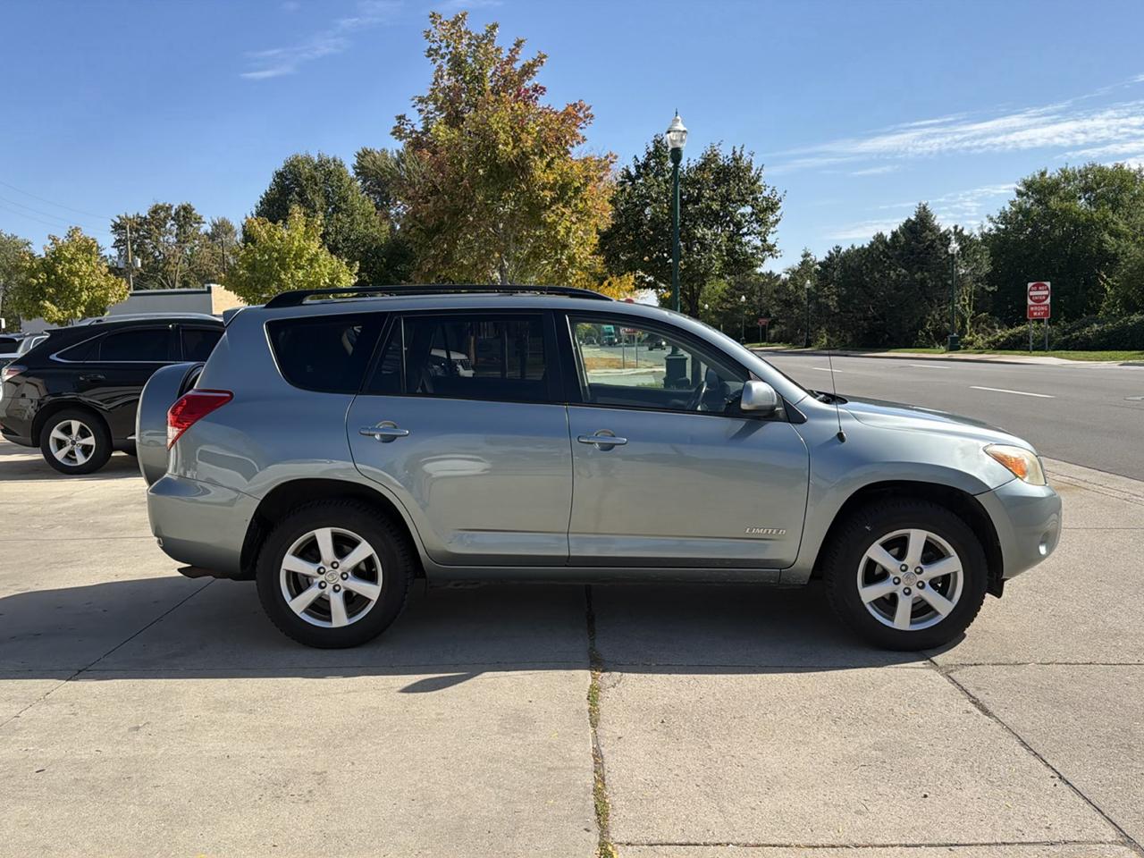 Toyota RAV4 4dr Limited 4-cyl 4WD (Natl) 2006