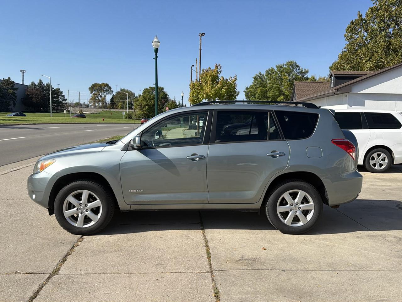 Toyota RAV4 4dr Limited 4-cyl 4WD (Natl) 2006