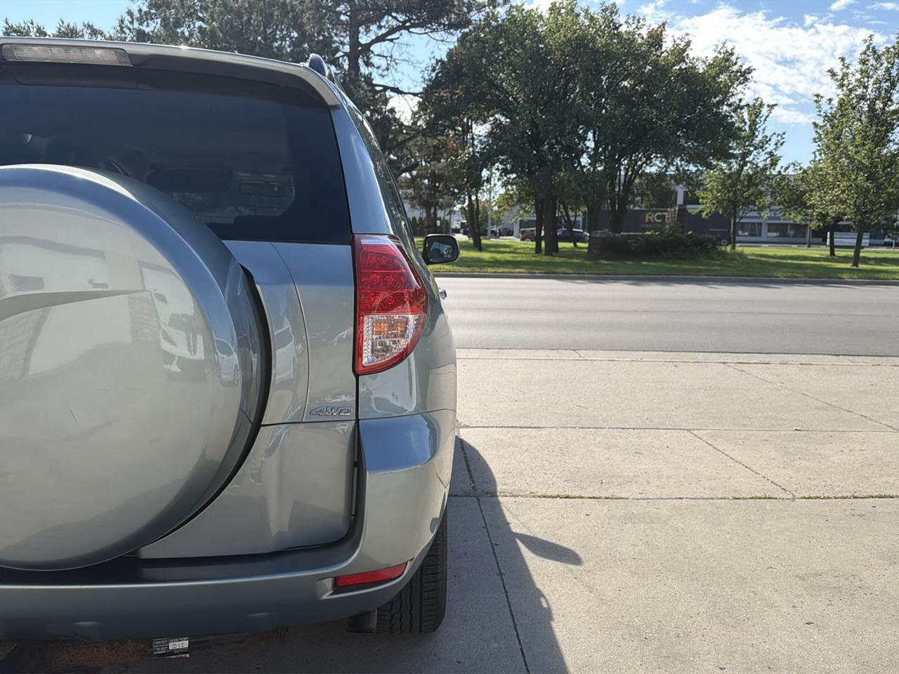 Toyota RAV4 4dr Limited 4-cyl 4WD (Natl) 2006