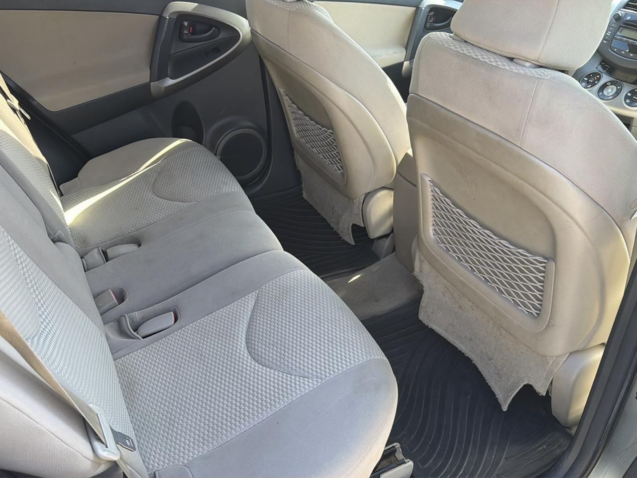 Toyota RAV4 4dr Limited 4-cyl 4WD (Natl) 2006