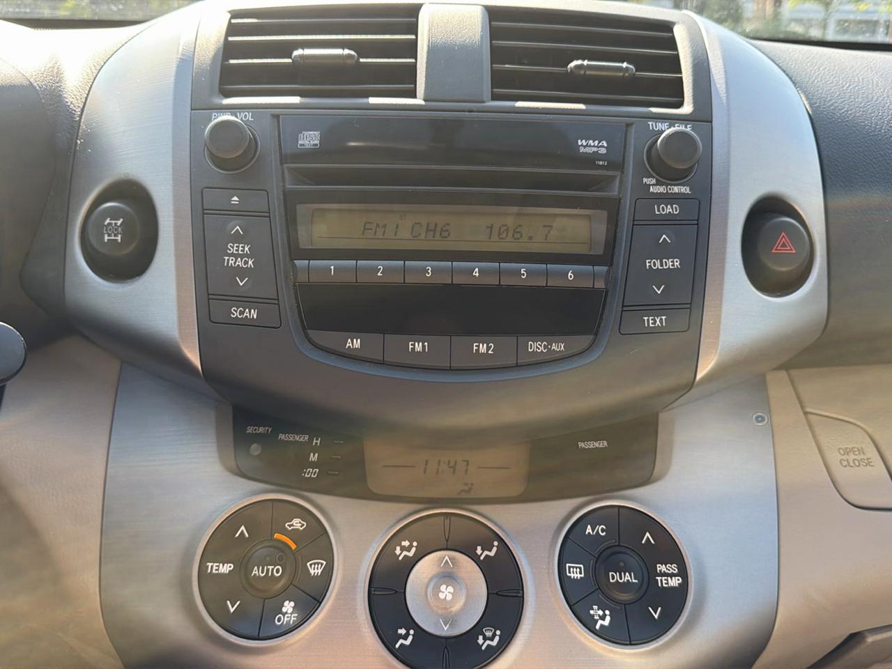 Toyota RAV4 4dr Limited 4-cyl 4WD (Natl) 2006