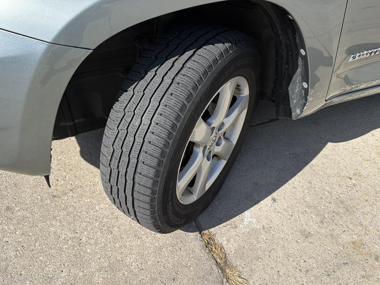 Toyota RAV4 4dr Limited 4-cyl 4WD (Natl) 2006