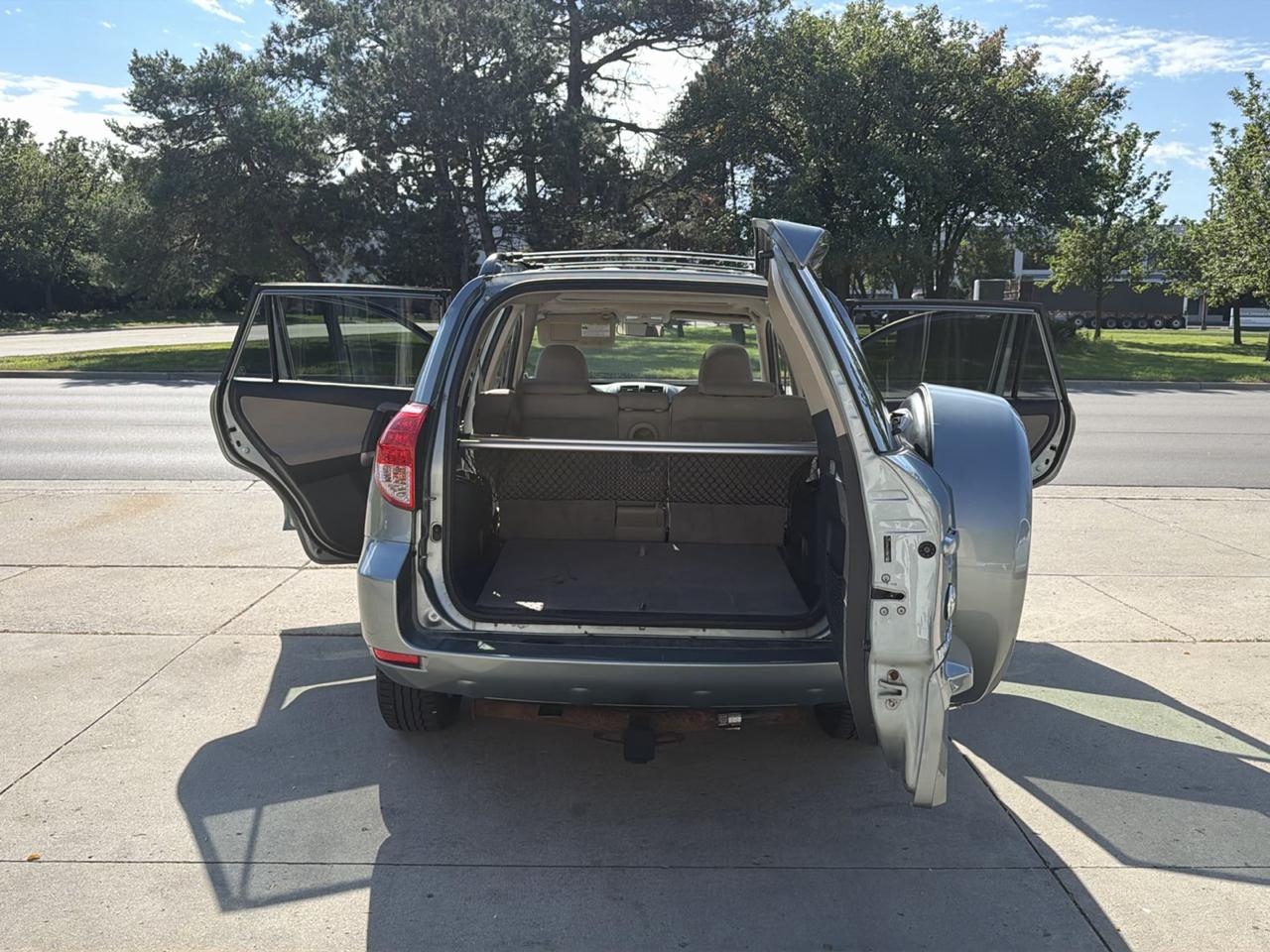 Toyota RAV4 4dr Limited 4-cyl 4WD (Natl) 2006