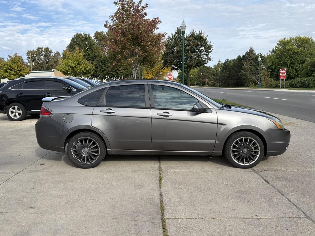 Ford Focus 4dr Sdn SES 2010