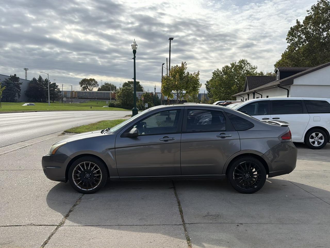 Ford Focus 4dr Sdn SES 2010