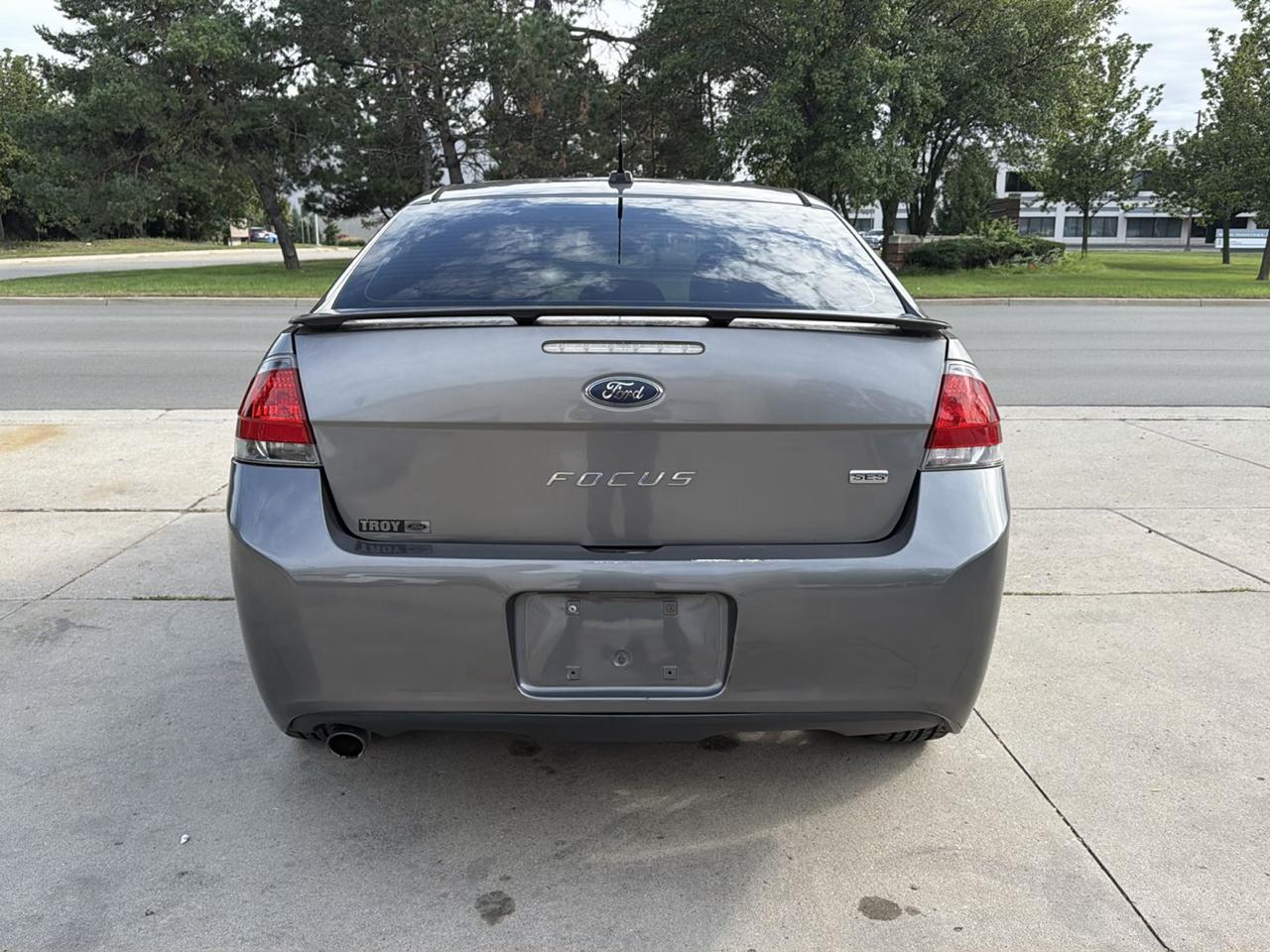 Ford Focus 4dr Sdn SES 2010
