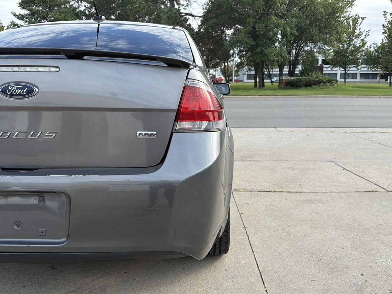 Ford Focus 4dr Sdn SES 2010