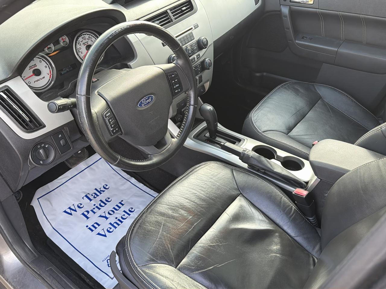 Ford Focus 4dr Sdn SES 2010