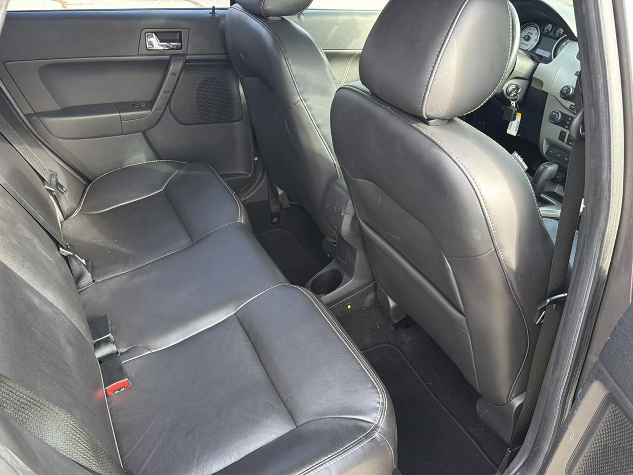 Ford Focus 4dr Sdn SES 2010