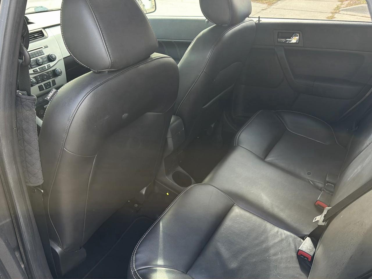 Ford Focus 4dr Sdn SES 2010