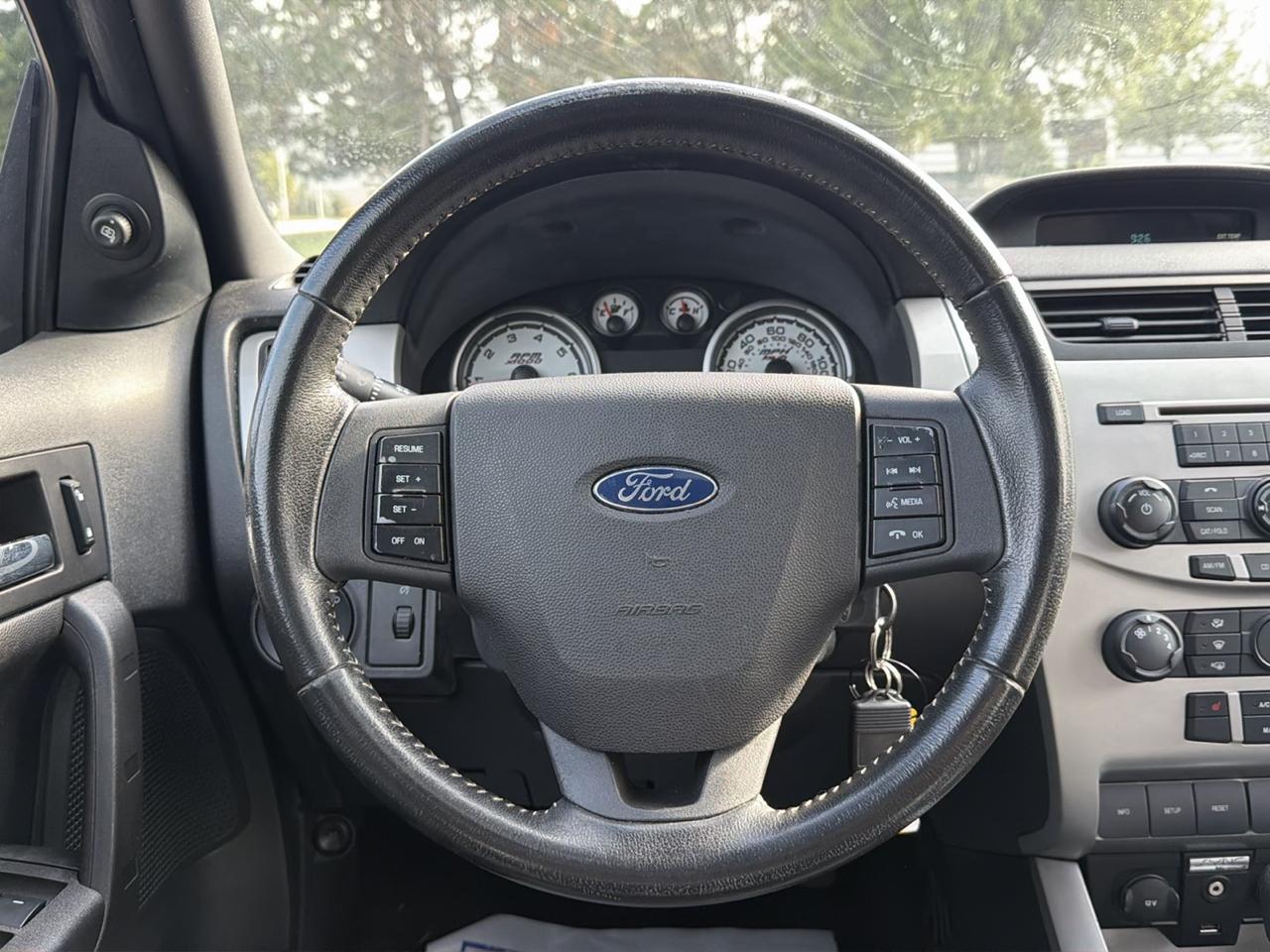 Ford Focus 4dr Sdn SES 2010