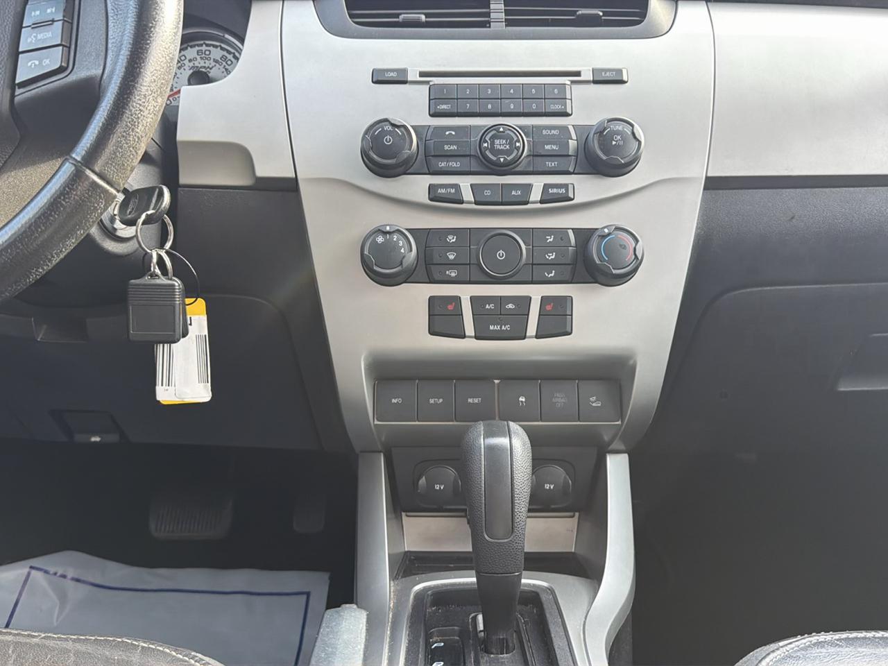 Ford Focus 4dr Sdn SES 2010