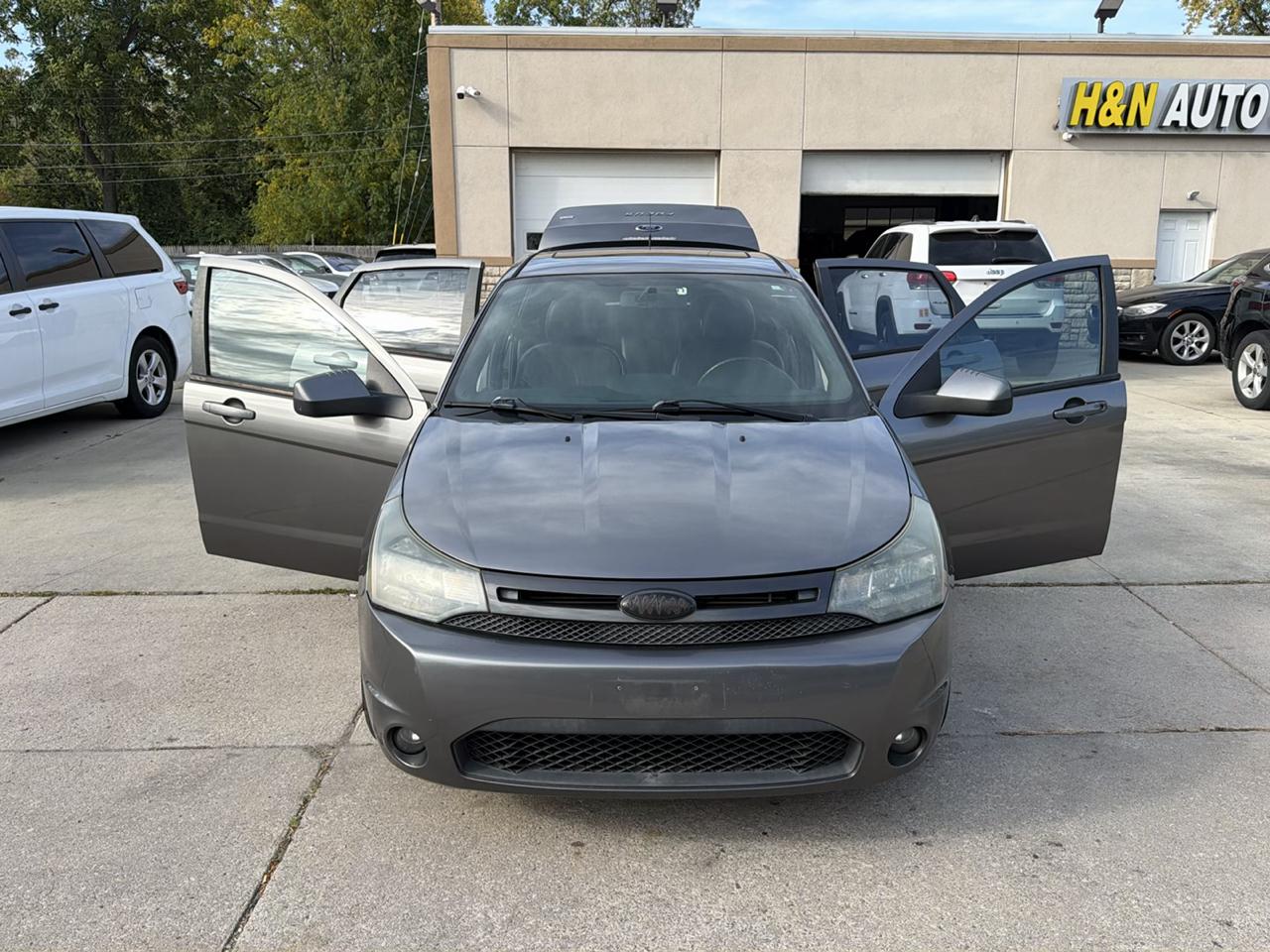 Ford Focus 4dr Sdn SES 2010