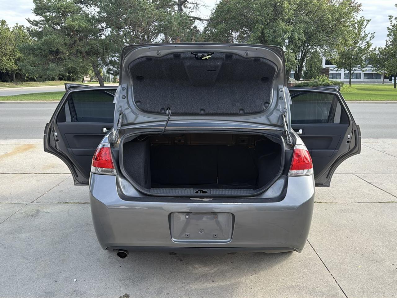Ford Focus 4dr Sdn SES 2010