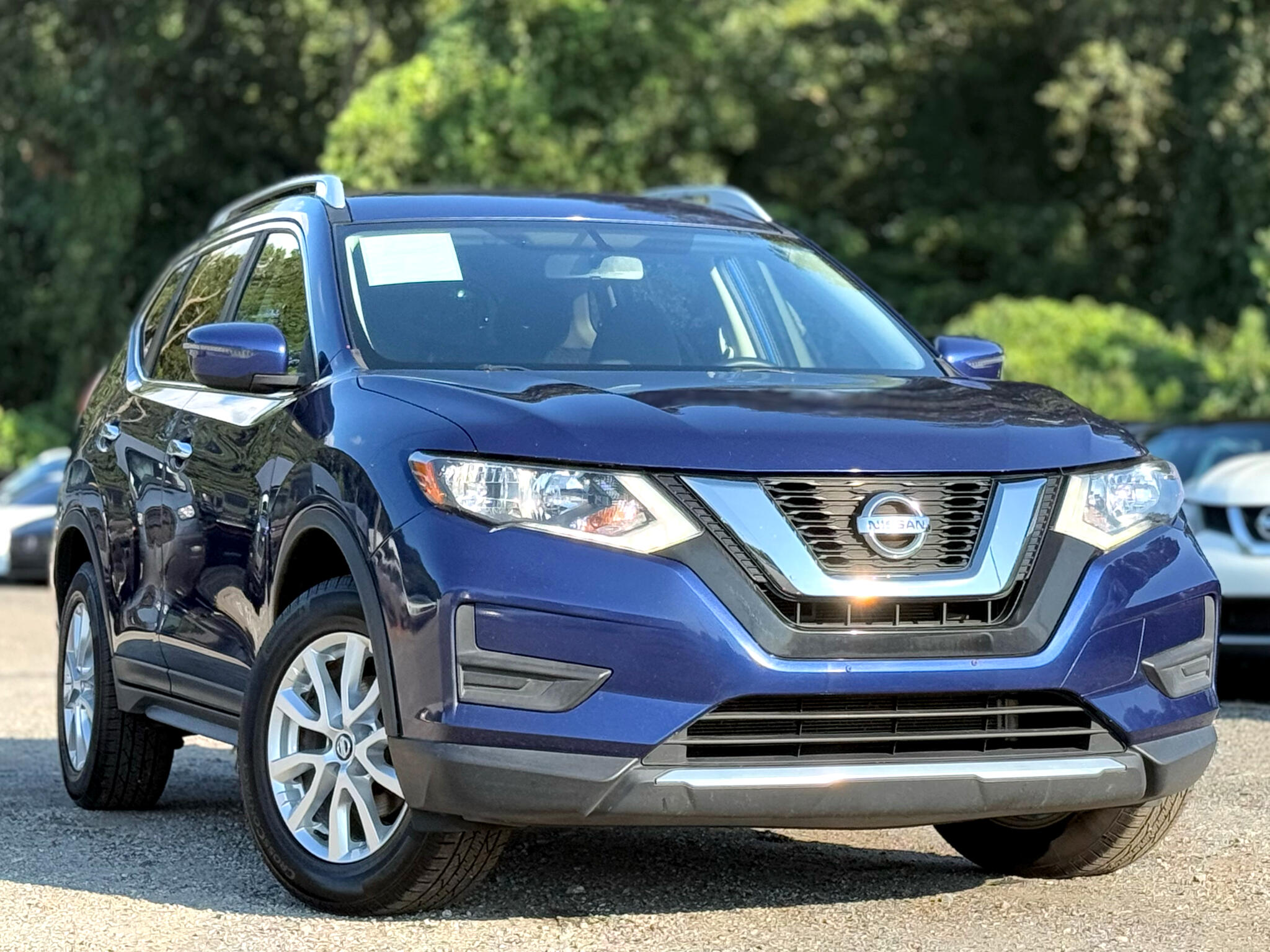 2017 Nissan Rogue SV photo 5