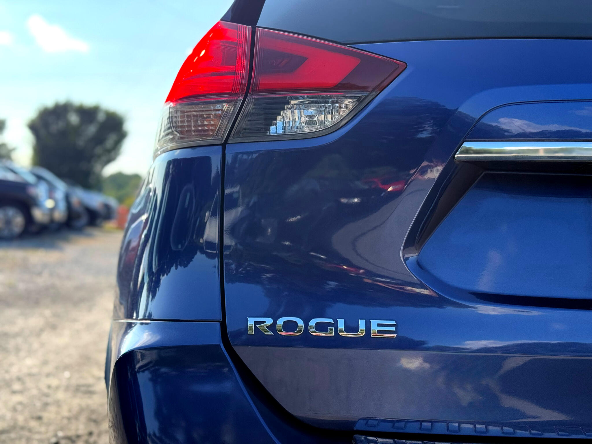 2017 Nissan Rogue SV photo 7