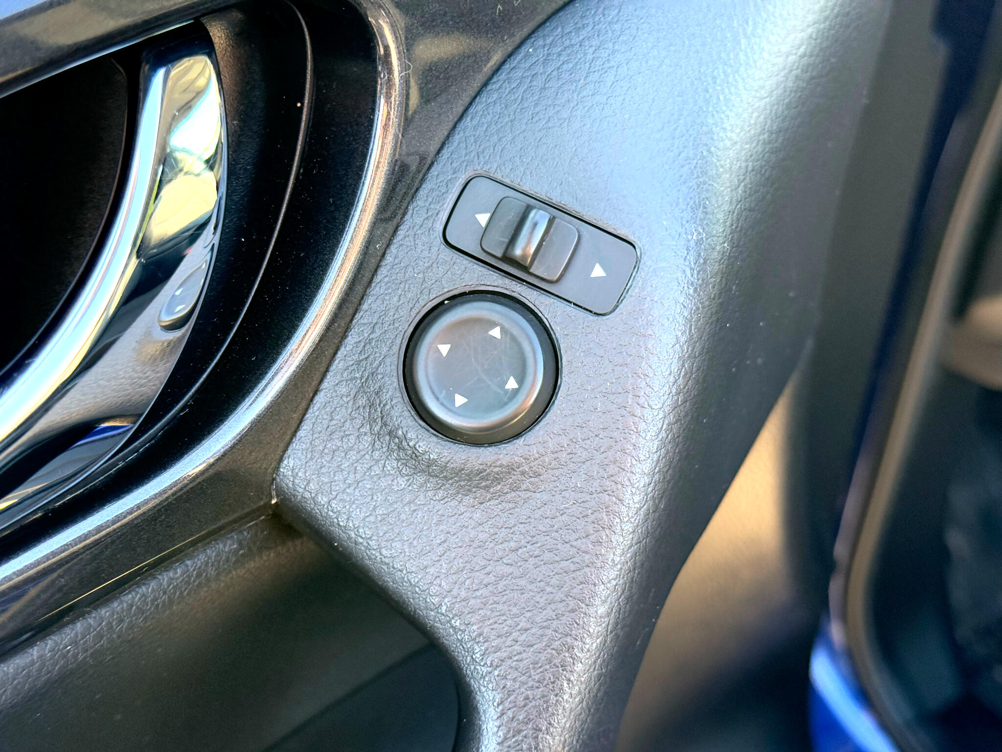 2017 Nissan Rogue SV photo 12