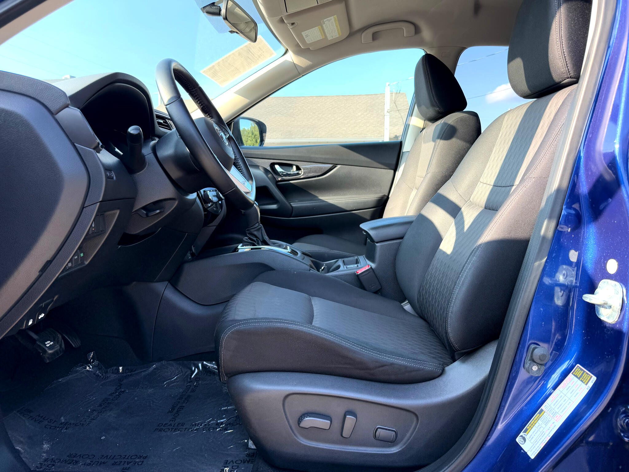 2017 Nissan Rogue SV photo 14