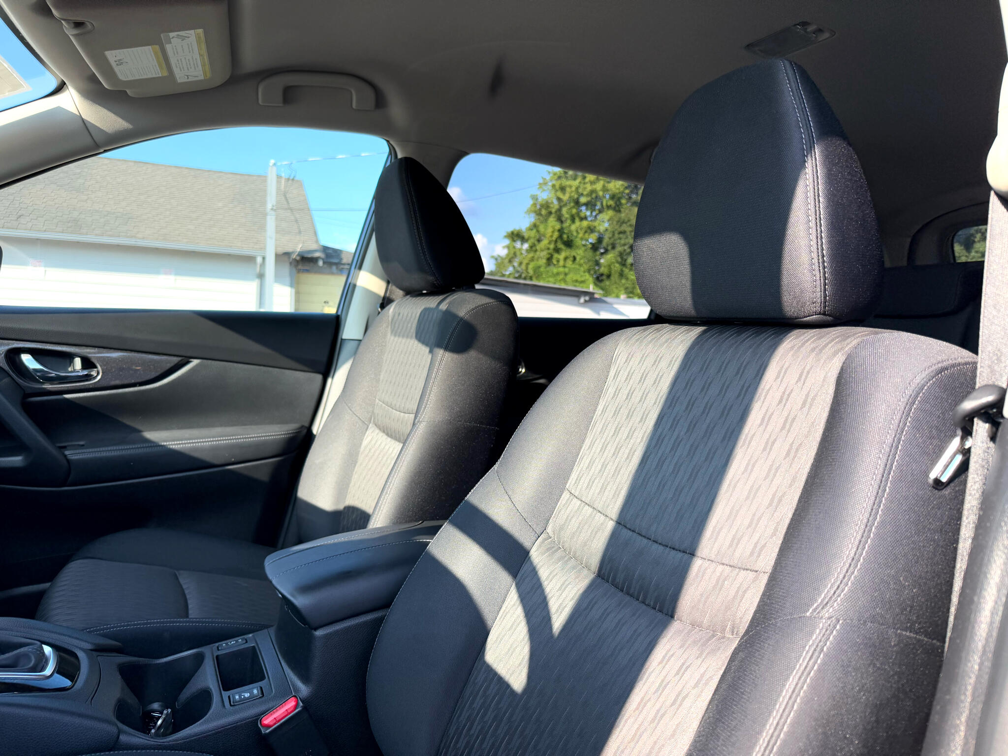 2017 Nissan Rogue SV photo 16