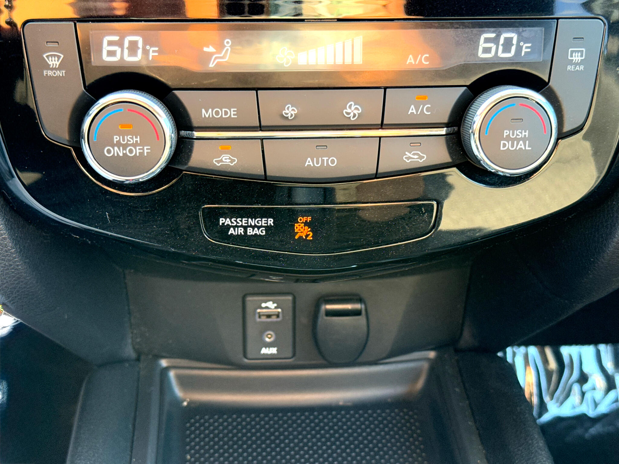 2017 Nissan Rogue SV photo 25