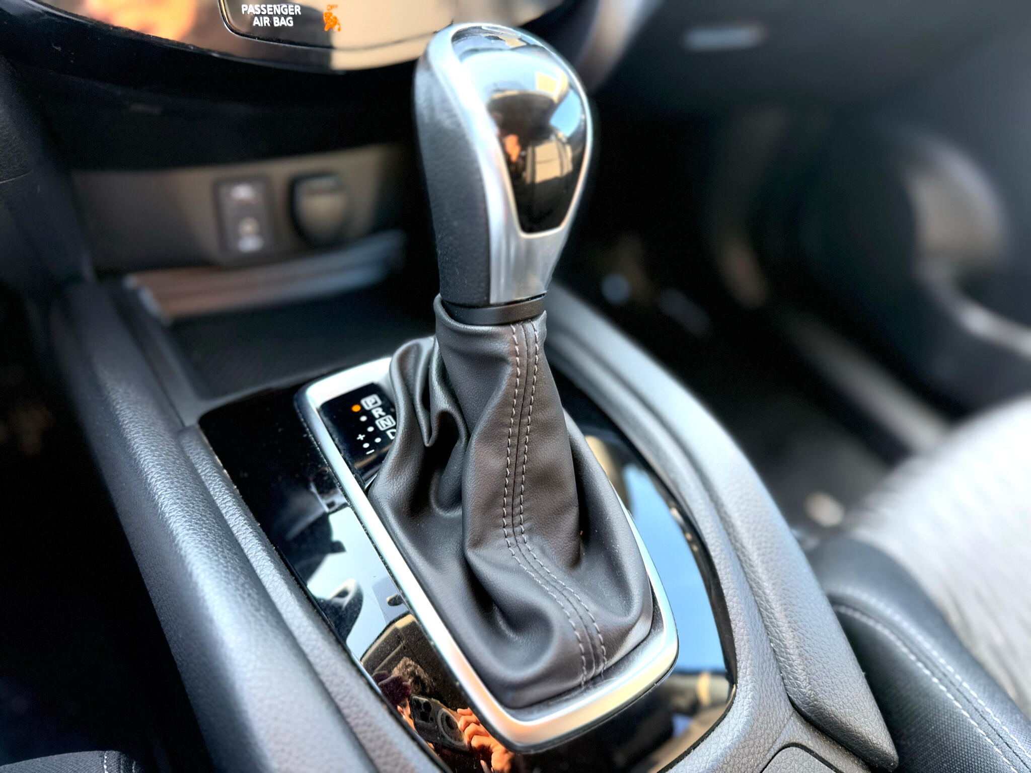 2017 Nissan Rogue SV photo 26