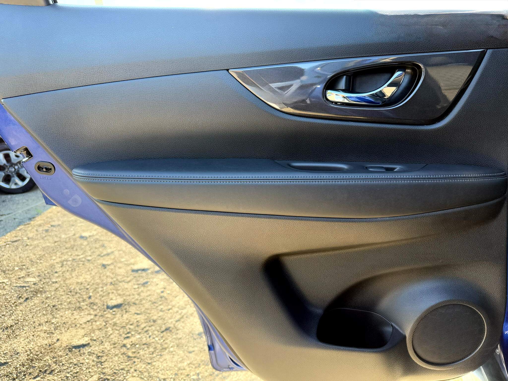 2017 Nissan Rogue SV photo 27