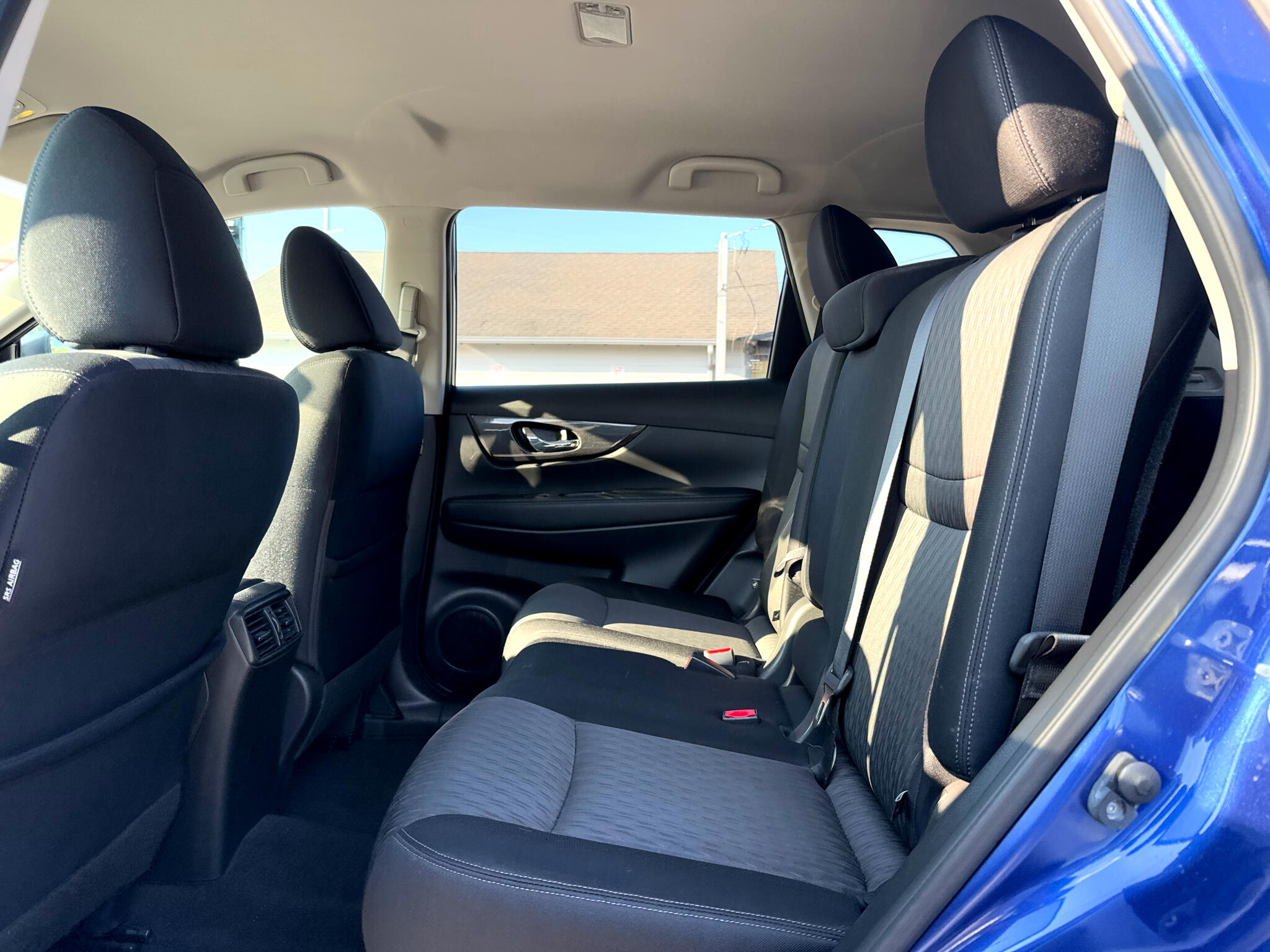2017 Nissan Rogue SV photo 28