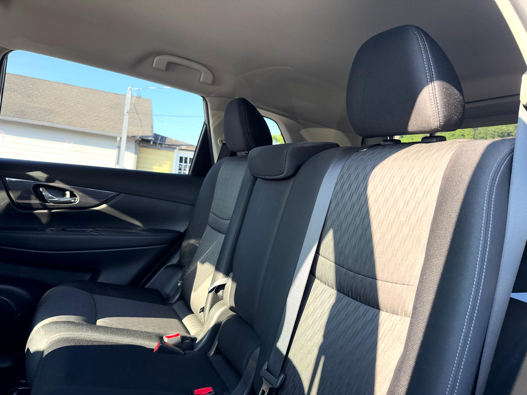 2017 Nissan Rogue SV photo 29