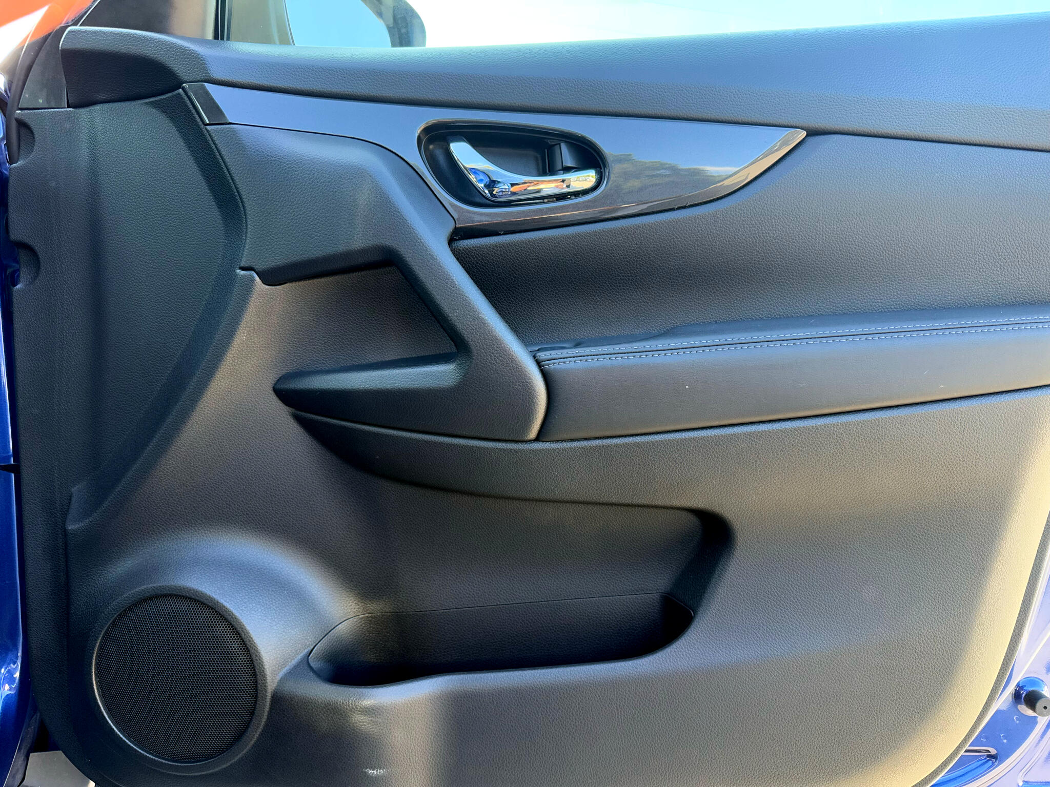 2017 Nissan Rogue SV photo 33