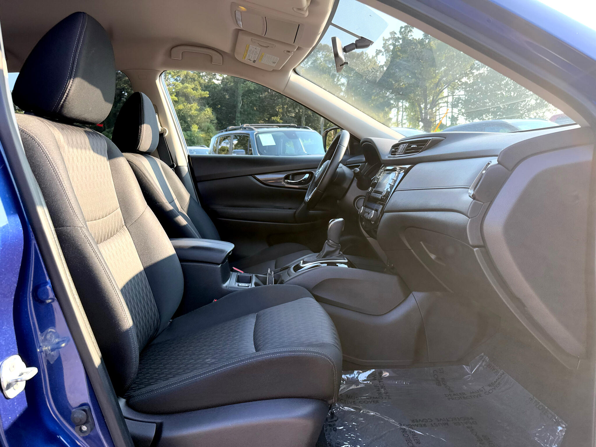 2017 Nissan Rogue SV photo 34