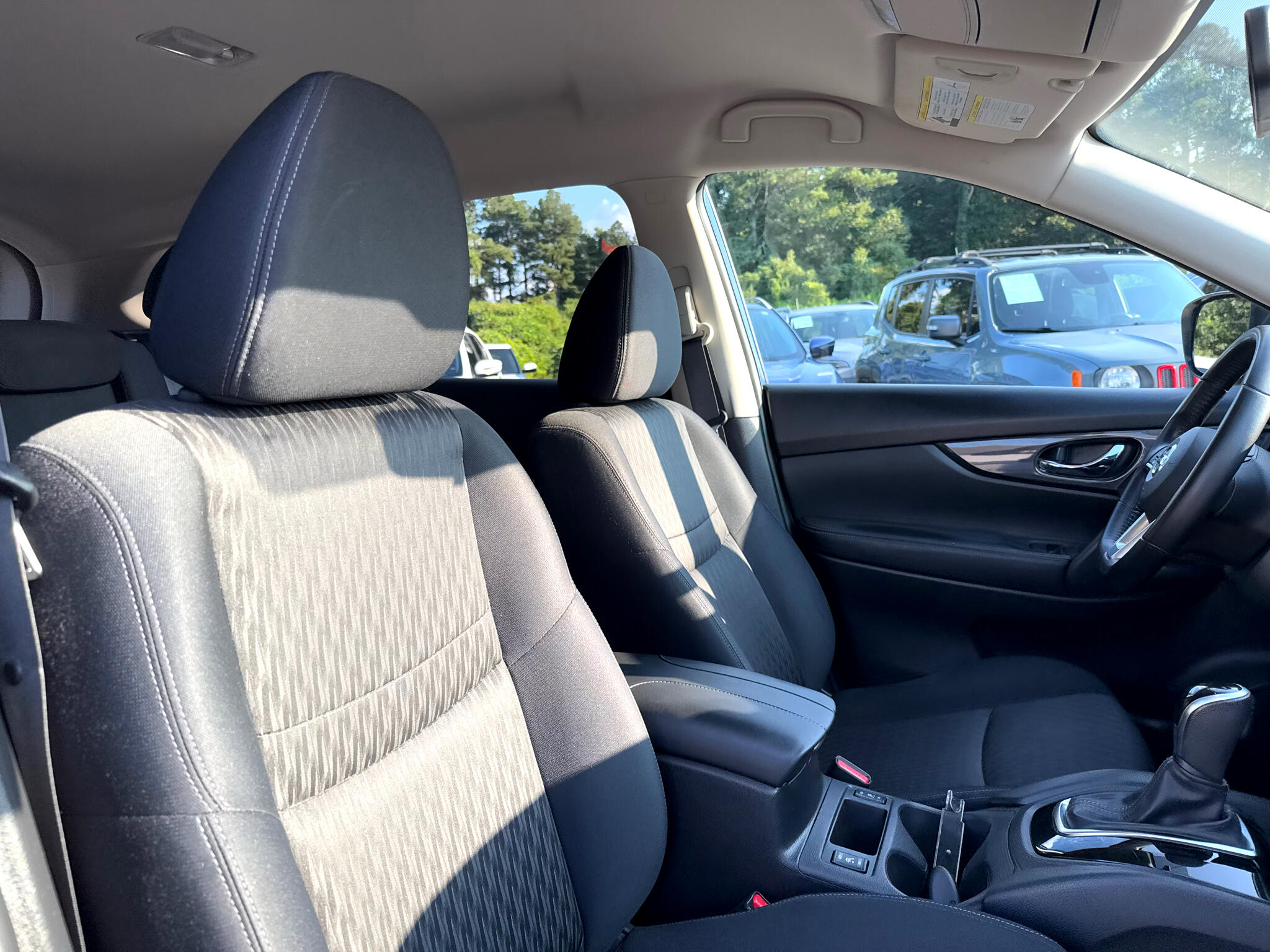 2017 Nissan Rogue SV photo 35