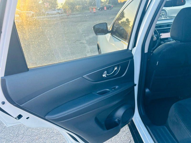 Nissan Rogue FWD 4dr SV 2016