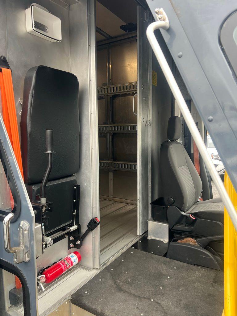 Ford Transit Cutaway T-350 RWD DRW 138" WB 9950 GVWR 2022