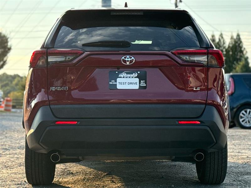 Toyota RAV4 LE 4D SUV FWD 2021