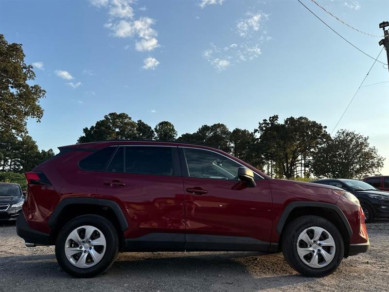 Toyota RAV4 LE 4D SUV FWD 2021