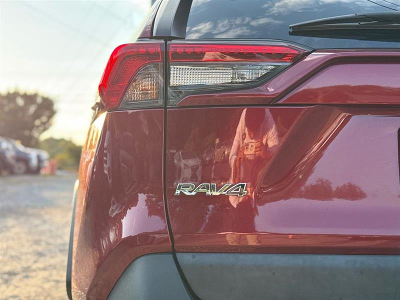 Toyota RAV4 LE 4D SUV FWD 2021