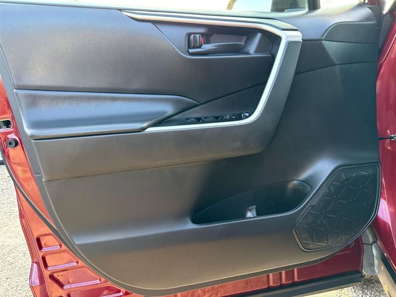 Toyota RAV4 LE 4D SUV FWD 2021