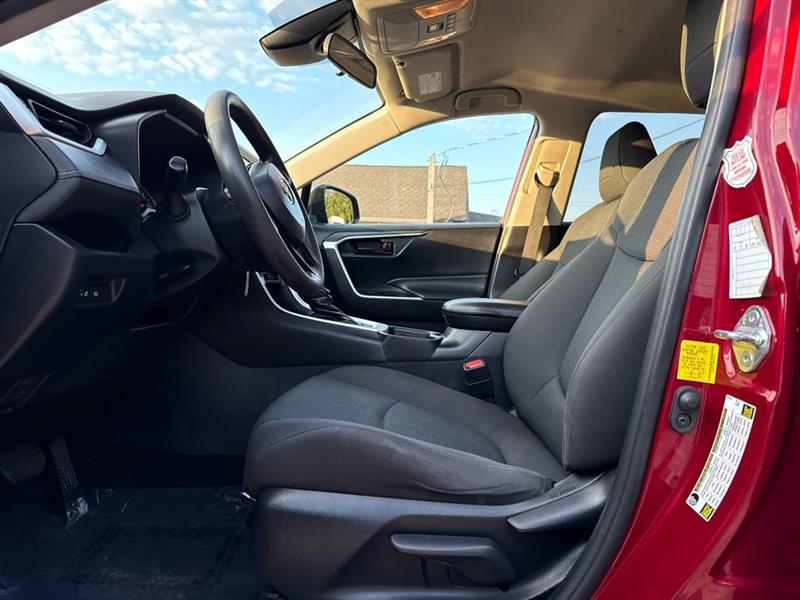 Toyota RAV4 LE 4D SUV FWD 2021