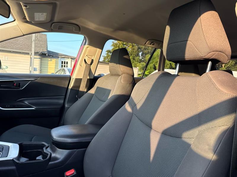 Toyota RAV4 LE 4D SUV FWD 2021