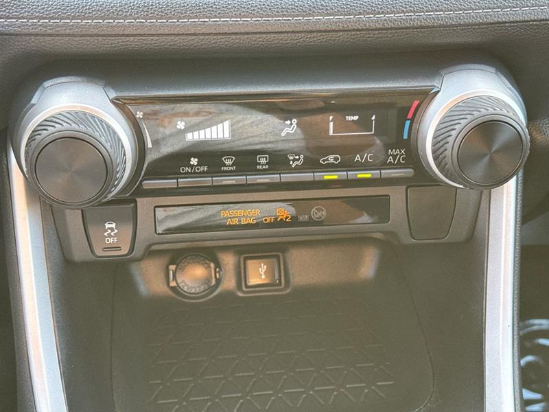 Toyota RAV4 LE 4D SUV FWD 2021