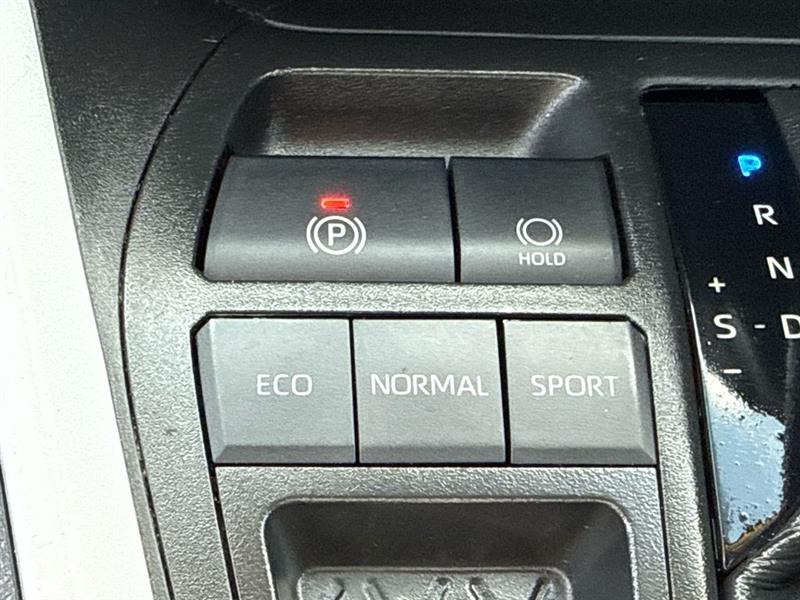 Toyota RAV4 LE 4D SUV FWD 2021